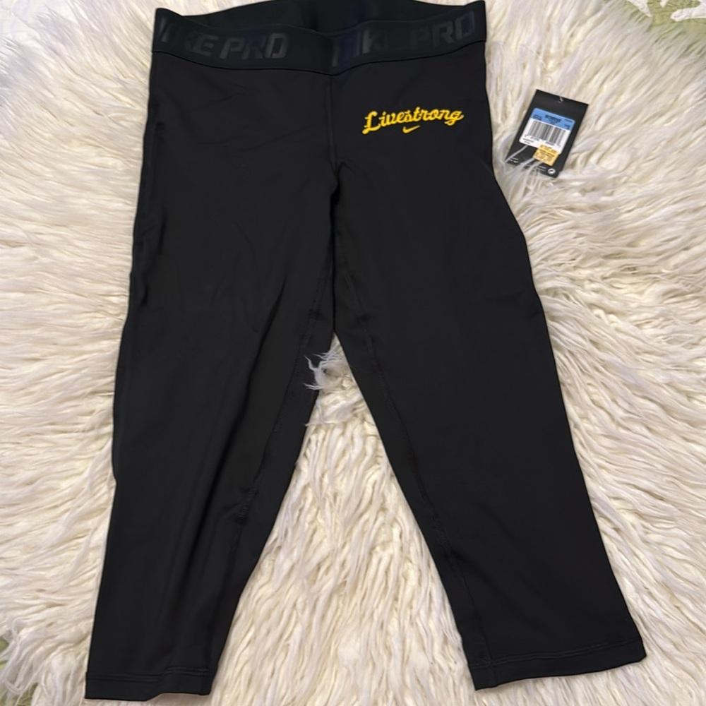 NWT Nike Pro Livestrong Capri Leggings Sz M 💛🖤